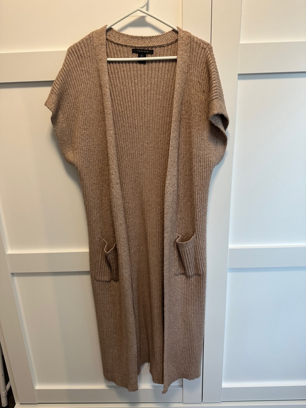 Tahari. Size Large. Sleeveless Ribbed Long Open-Front Cardigan - Taupe